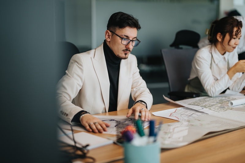 Focused office worker efficiently managing tasks on a computer while avoiding distractions, illustrating increased productivity.